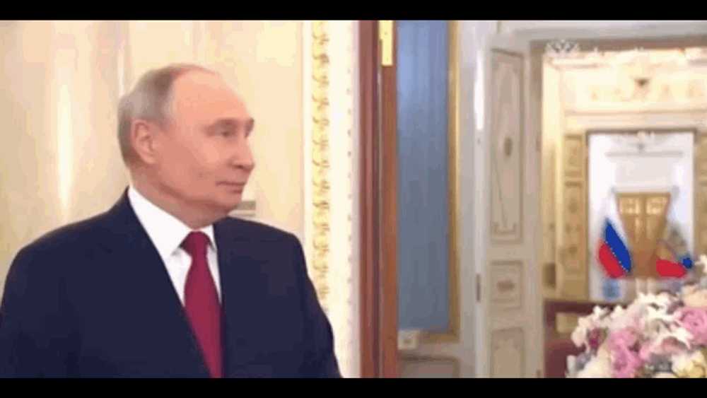 De ce a publicat Kremlinul înregistrarea în care Putin rămâne fără voce și face semne de neputință, în timpul mesajului de 8 Martie