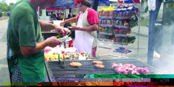 Botoșani: Festival cu mici, bere şi formaţii româneşti