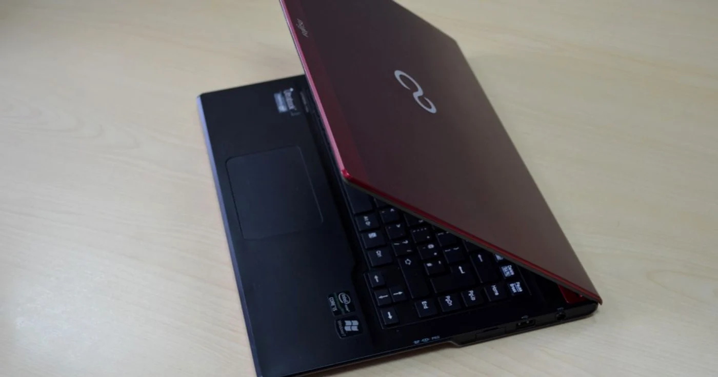 Fujitsu Lifebook UH572 FOTO Răzvan Băltăreţu/Adevărul