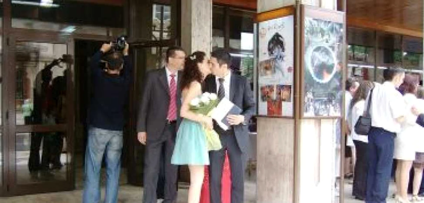 Ploieşti: Criza economică afectează agenţiile matrimoniale