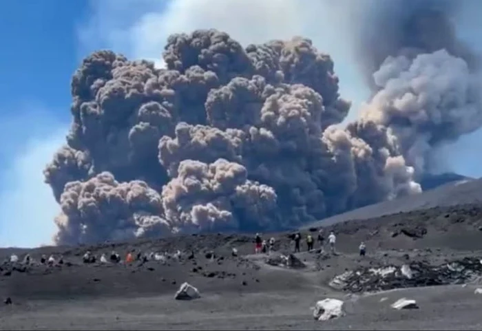 Mai mulți turiști au fost luați prin surprindere de erupția vulcanului Etna (Foto: X)