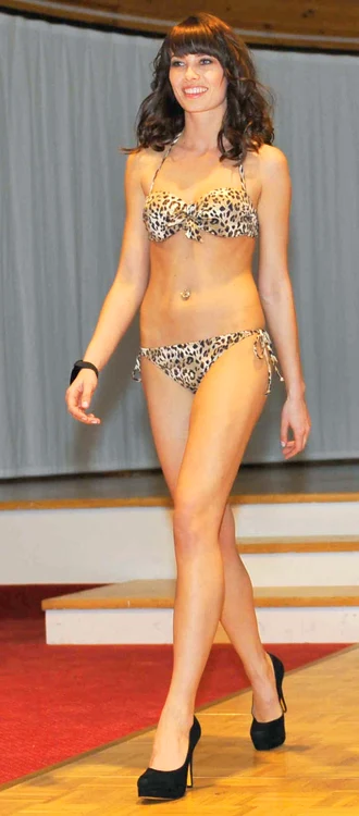 Fosta regină a frumuseţii, Ena Kadic,  a căzut într-o râpă de la 30 de metri înălţime