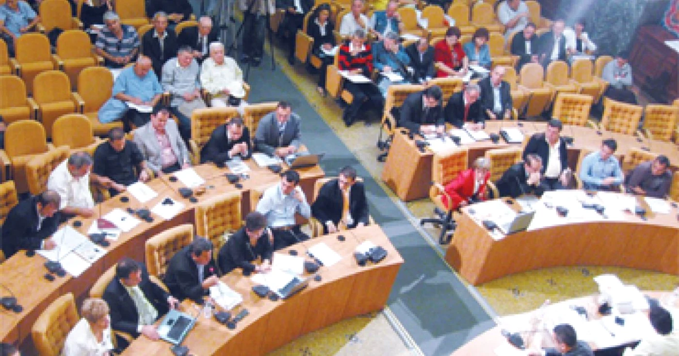 Şefii din primărie, luaţi  în colimator de consilieri