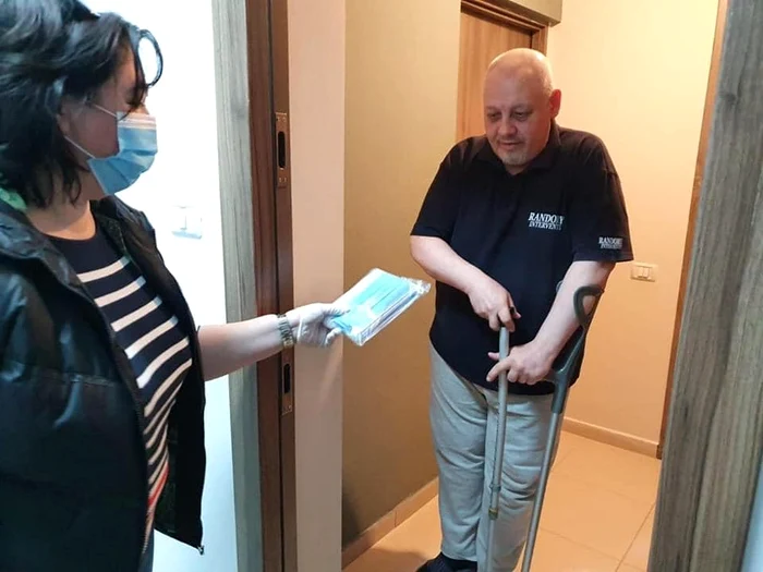 Persoanele cu dizabilități deplasabile primesc și ele măști gratuite