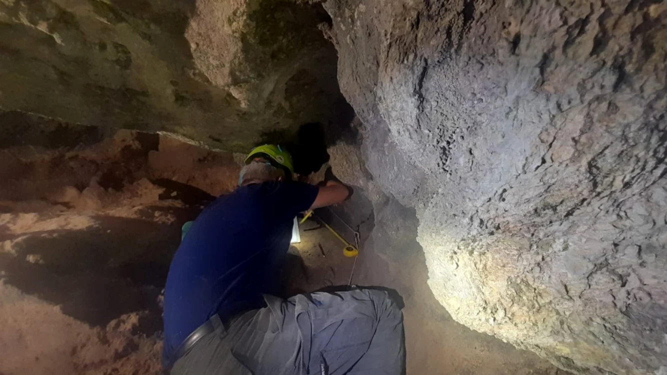 Săpături efectuate de arheologi în peștera „Șura Dracului” (foto: D. Pop, D. Conțiu, T. Minghiraș / Muzeul Județean de Istorie și Arheologie Maramureș)