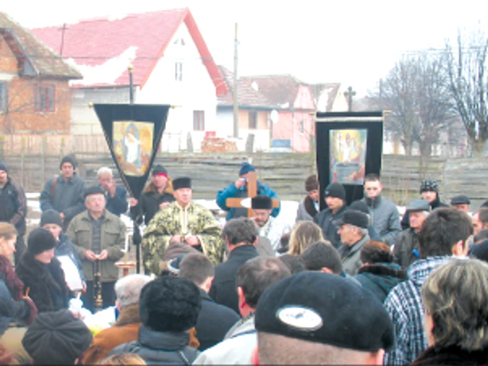 Lacrimi şi durere în satul natal al femeii ucise