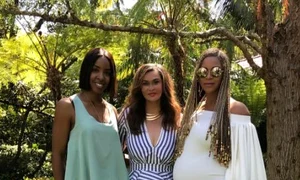 Beyonce se poate m[ndri cu mama sa jpeg