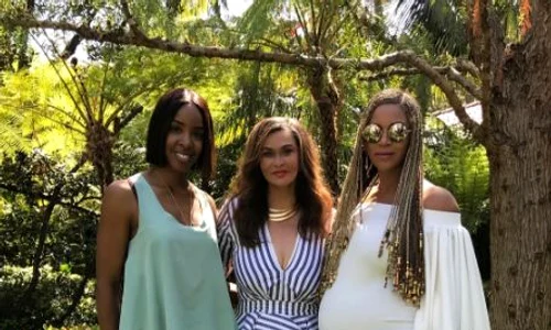 Beyonce se poate m[ndri cu mama sa jpeg