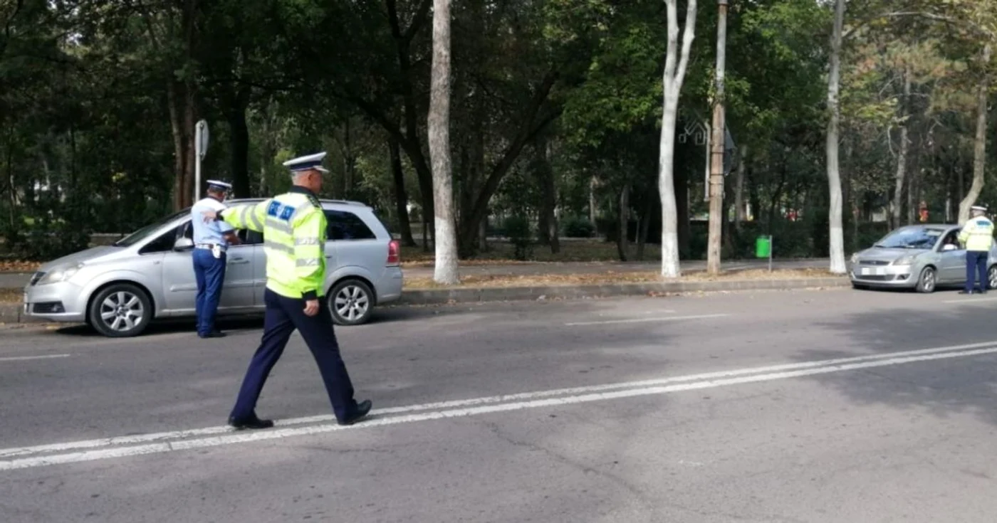 Poliţia i-a tras pe dreapta pe şoferii care au încălcat legea FOTO IPJ Ialomiţa