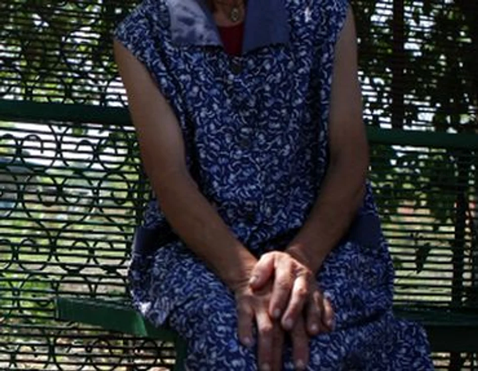 Braşov: Violatorul bătrânei din Zărneşti şi-a uitat fesul la locul faptei