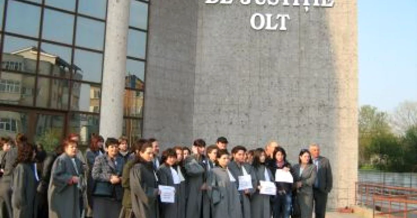 Slatina: Tribunalul şi-a întrerupt activitatea