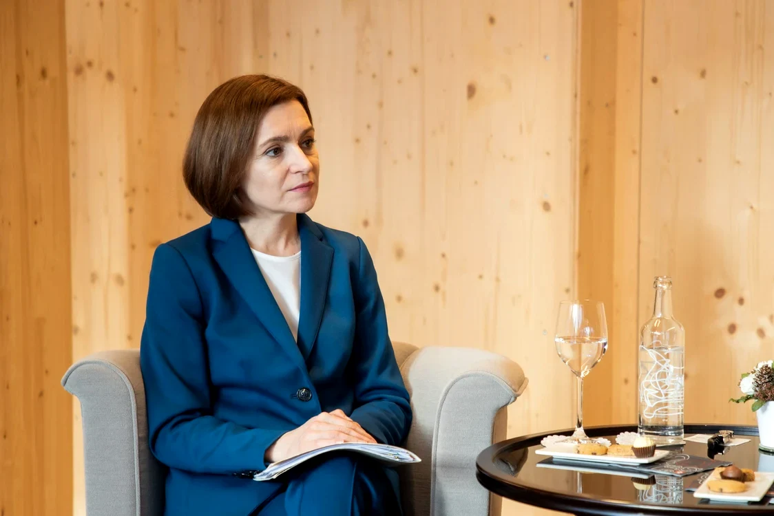 Maia Sandu a promulgat legea privind limba română în legislația țării. FOTO: Facebook
