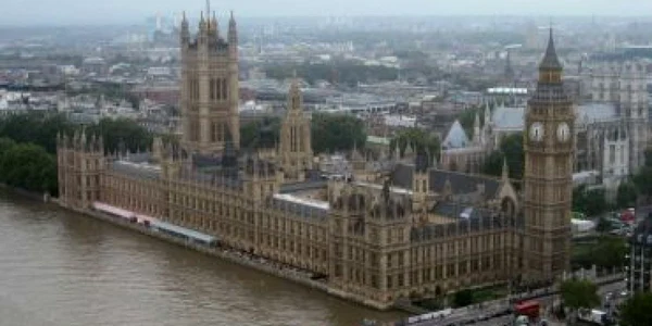 Servicile fiscale britanice anchetează circa 30 de deputaţi