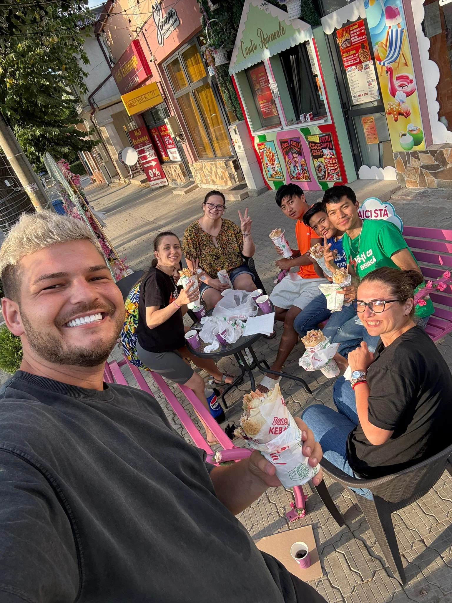 Alături de angajați