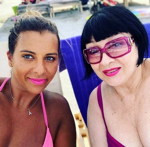 Neti, în vacanță alături de nepoata ei, Alice Kapeloviesfoto: Instagram