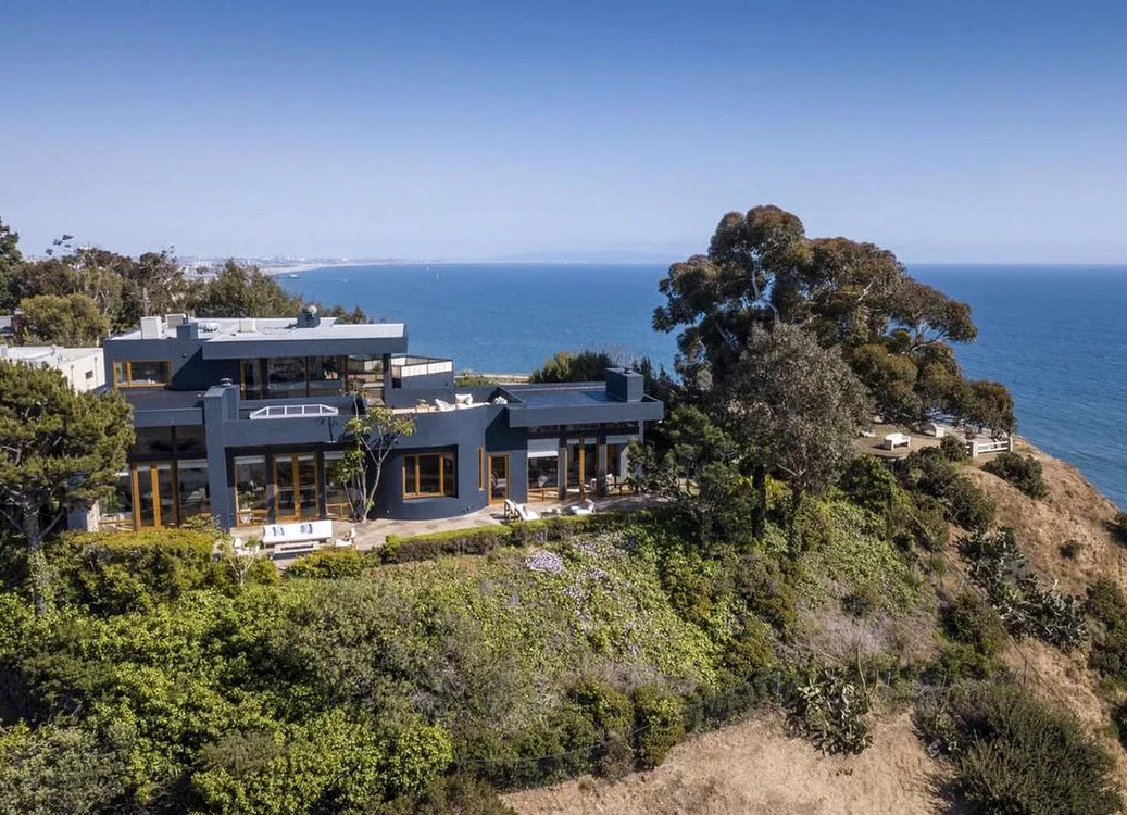 Tyra Banks has sold a stunning ocean view home for $8 9 million jpeg