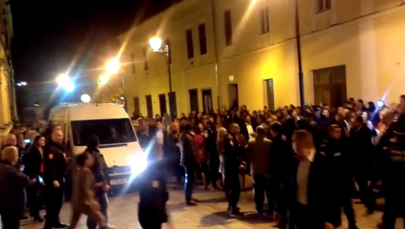 
    Victor Ponta a fost huiduit la Baia MareFoto Youtube  