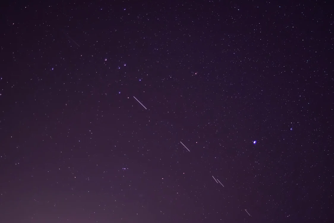 Sateliţii Starlink FOTO Shutterstock