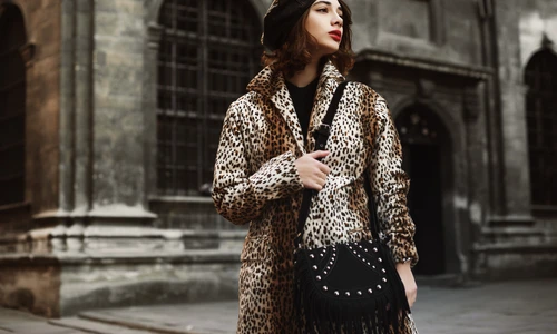 Greseli vestimentare care te fac ss pari mai in varsta  Sursa imagine shutterstock 1304242240 jpg