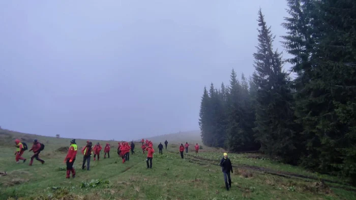 
    Cei doi polițiști de frontieră au fost căutați de peste 100 de voluntari, salvamontiști și colegi din toate forțele MAIFoto: captură observatornews.ro  