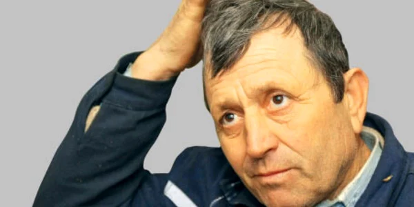 Alexandru Negoescu  arată unde  l-au lovit gloanţele  Armatei Române