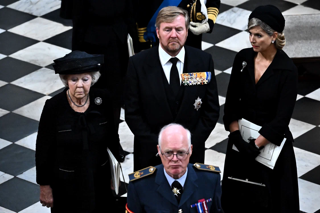 Regele Willem al Țărilor de Jos  a venit alături de Regina  Maxima și de mama lui,  prințesa Beatrix