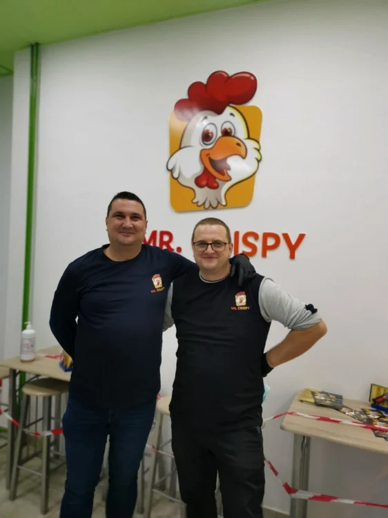 Cristian Lăzărescu şi Mihai Hirică, patronii lanţului de restaurante Mr. Crispy, fac constant de ani buni acţiuni caritabile FOTO: arhiva personală