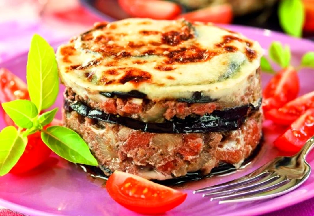 
    Descoperă o reţetă simplă de musaca de vinete şi carne de vită!clickpoftabuna.ro  