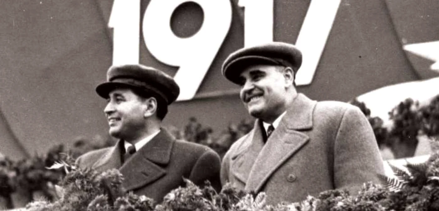 7 noiembrie 1952. Gheorghe Apostol şi Gheorghiu-Dej sunt fericiţi. Participă la celebrarea a 35 de ani de la marea revoluţie socialistă din Rusia FOTO Fototeca online a comunisumului românesc