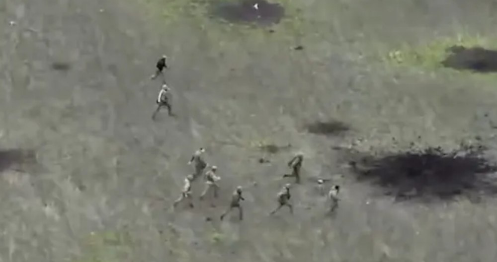 Momentul în care soldați ruși sunt puși pe fugă la periferia orașului Bahmut VIDEO