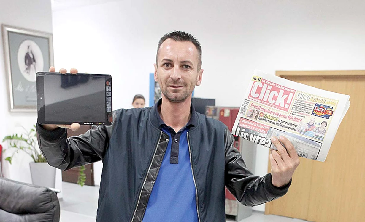 Adrian  Petre s-a ales cu o tabletă 