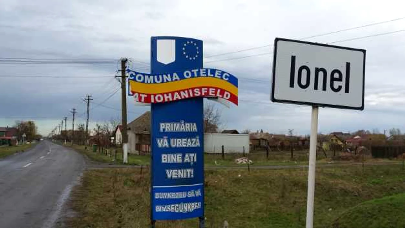 Numele satului Ionel din Timiş a fost schimbat acum şase ani în Iohanisfeld, dar localnicii se obişnuiesc greu cu noua denumire FOTO Daniel Dancea