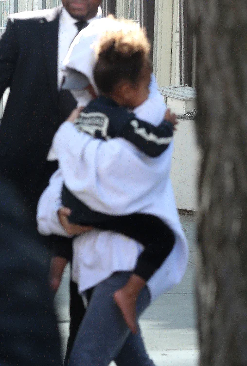 Shy Kim Kardashian Steps Out In NYC After Recent Robbery jpeg