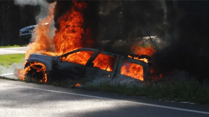 
    Vina aparține companiei Chrysler în proporţie de 99% şi 1% şoferului camionetei care a provocat accidentul.foto: jeepproblems.com  