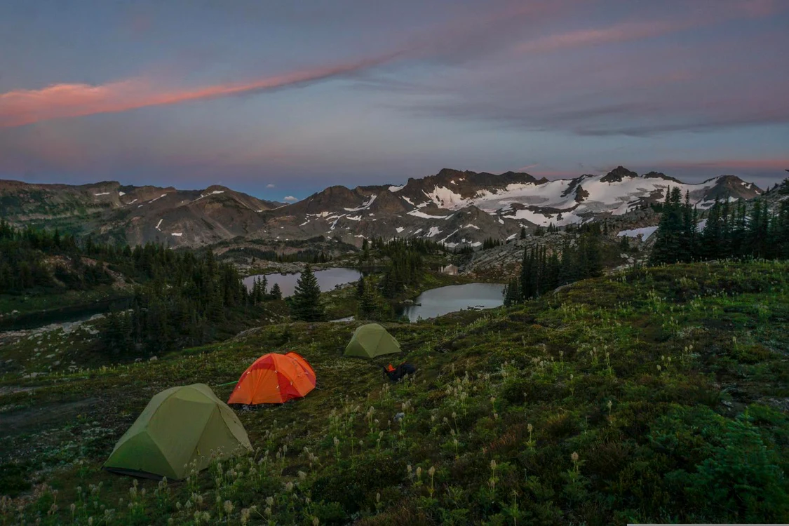 Camping la munte. Foto: Jackie Burton, Pixabay