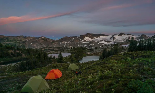 Camping  Foto  Jackie Burton , Pixabay jpg