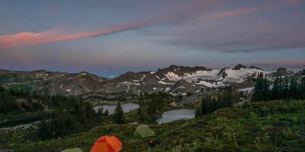 Camping  Foto  Jackie Burton , Pixabay jpg