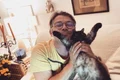  Actorul Cristi Iacob (55 de ani) joacă rolul principal în comedia românească „Complotul bonelor”, regizată de Iura Luncașu