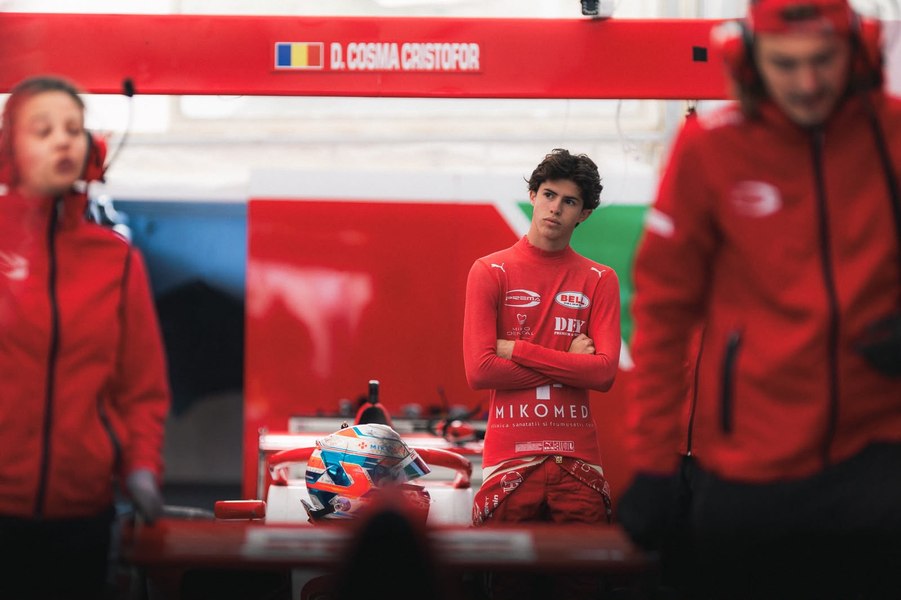 Tânărul de 17 ani care a pus Ferrari, McLaren și Mercedes în spate! Dublă pole position pentru David Cosma Cristofor, la Mugello, în Formula 4