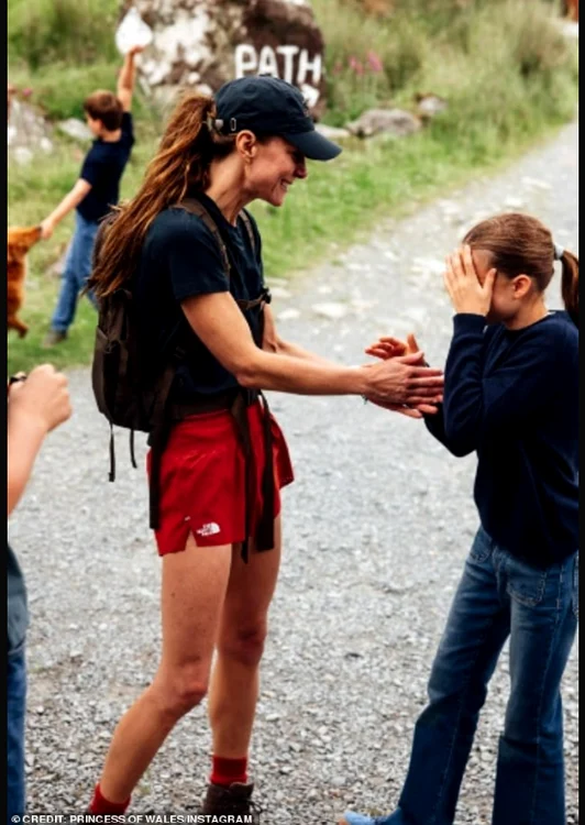 Kate Middleton alături de George Charlotte Louis William Instagram Twitter (4) png