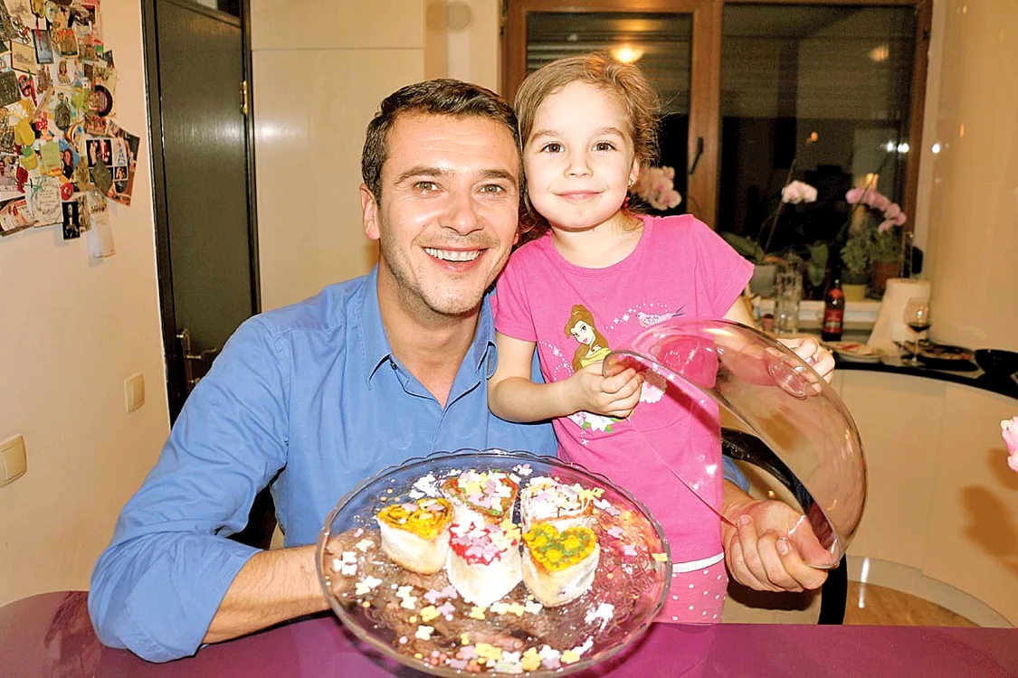 Micuţa Sophia a fost  foarte supărată că  părinţii au plecat fără ea