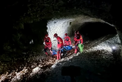 o persoana, gasita decedata pe munte FOTO facebook salvamont jpg