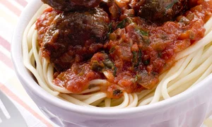 spaghete chiftele sos picant jpeg