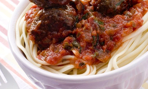 spaghete chiftele sos picant jpeg