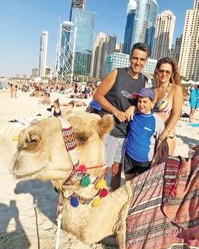 Cristi Brancu, Oana Turcu şi fiul lor, în Dubai jpeg