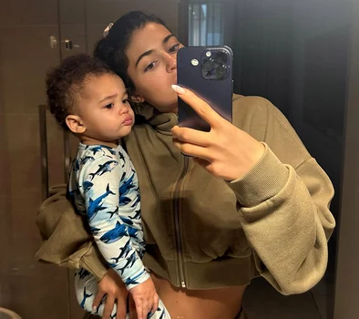 Kylie Jenner cu fiul  sursa   Instagram jpg