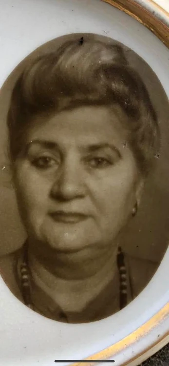 
    Andreea Tonciu seamănă foarte bine cu bunica ei din partea tatălui  