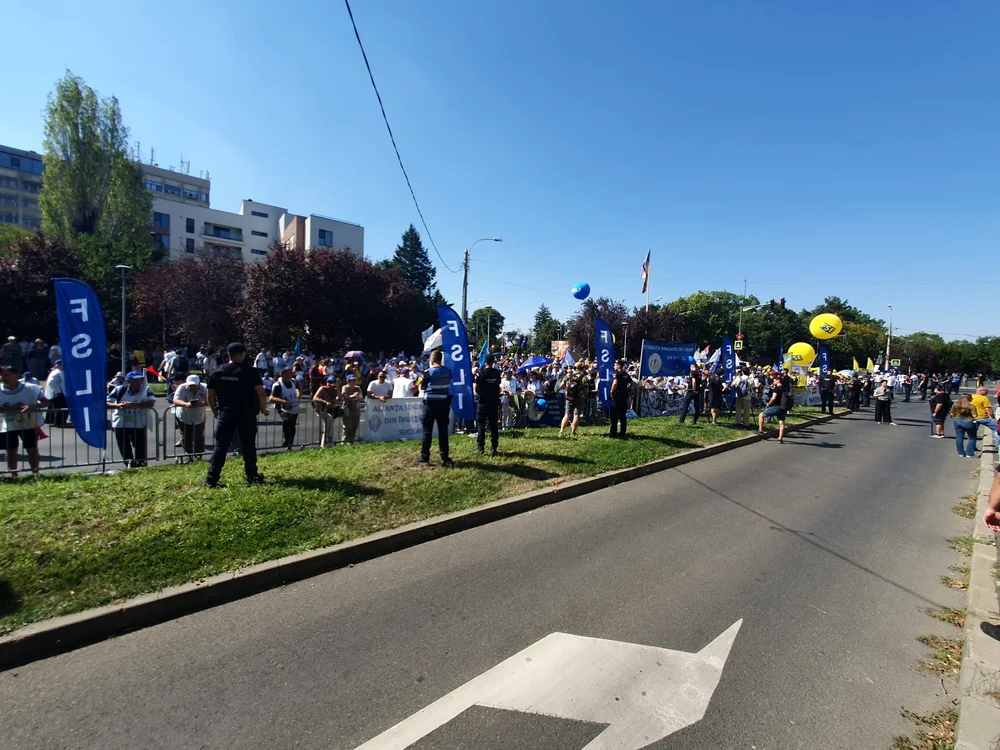 Delegația care îi reprezintă pe profesori în discuția cu Nicușor Dan încă nu a ieșit.