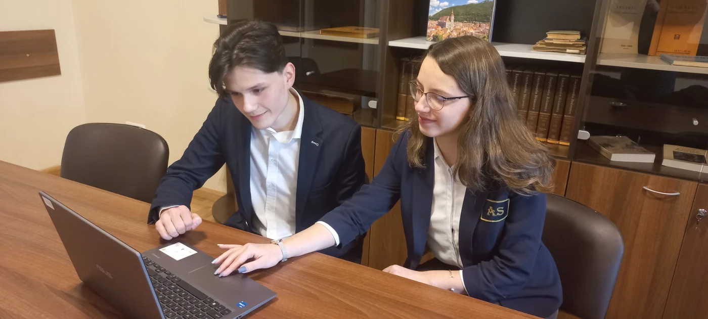 Ioana Popa și Dominic Satnoianu de la Colegiul Andrei Șaguna FOTO Ioan Buciumar