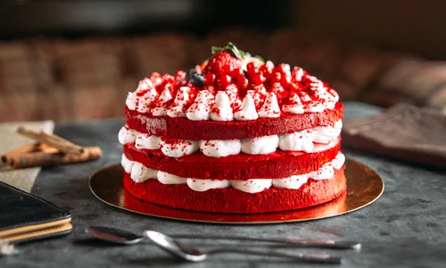 Tort cu fructe de padure  Sursa foto shutterstock 1683528844 jpg